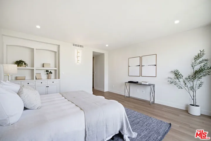 325 N Oakhurst Drive 405, Beverly Hills, California 90210