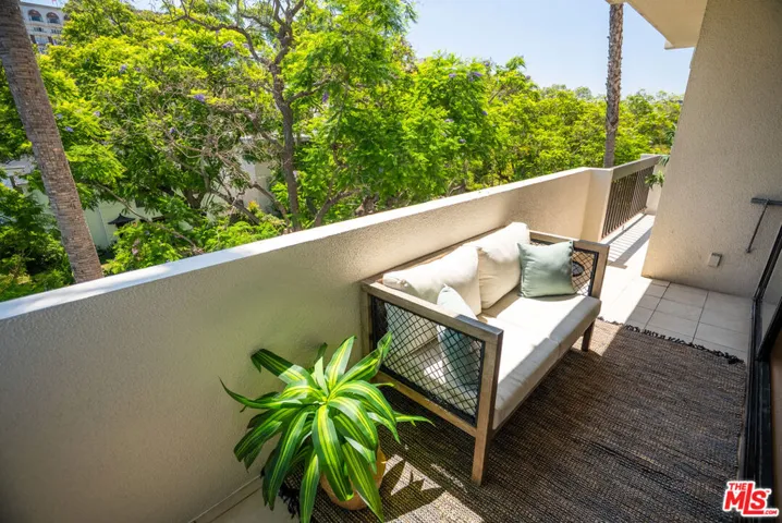 325 N Oakhurst Drive 405, Beverly Hills, California 90210