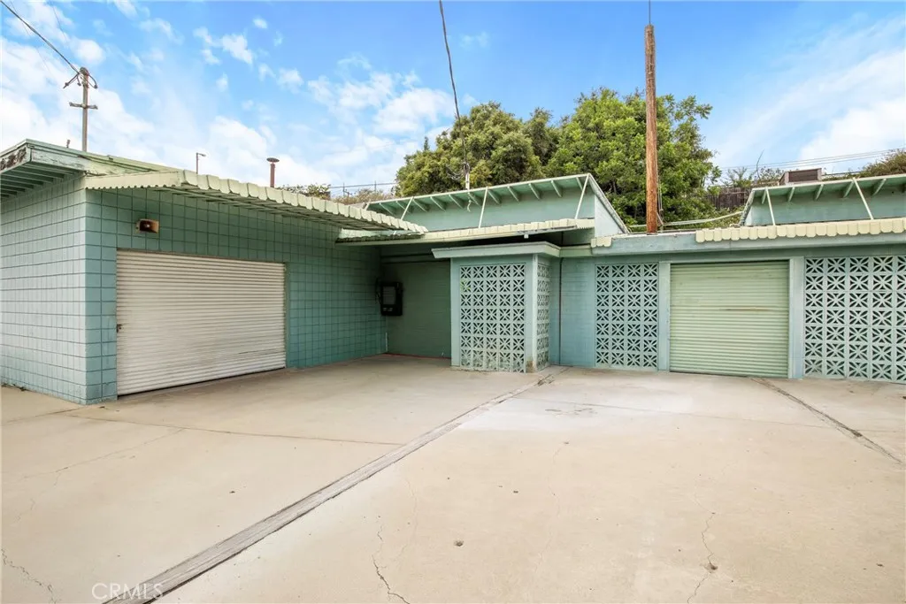 335 E Beach Avenue, Inglewood, California 90302 — photo 5