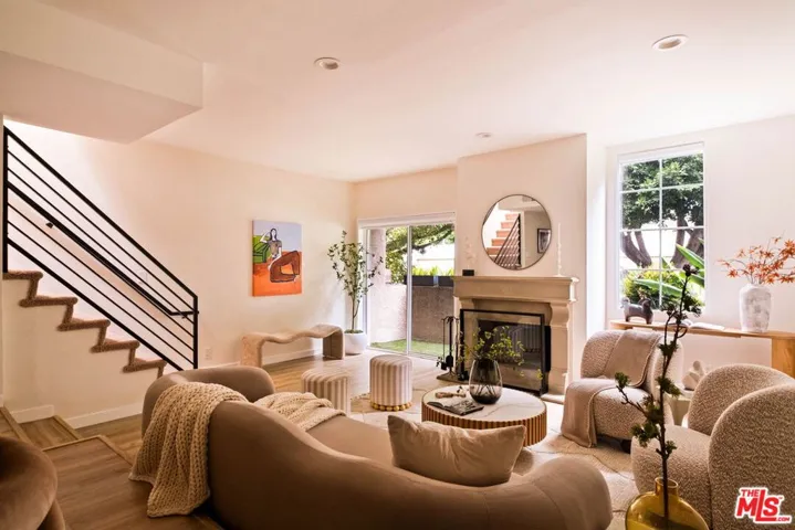 1957 N Bronson Avenue 117, Los Angeles, California 90068