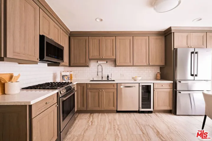 1957 N Bronson Avenue 117, Los Angeles, California 90068