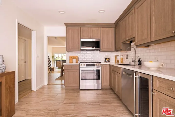 1957 N Bronson Avenue 117, Los Angeles, California 90068