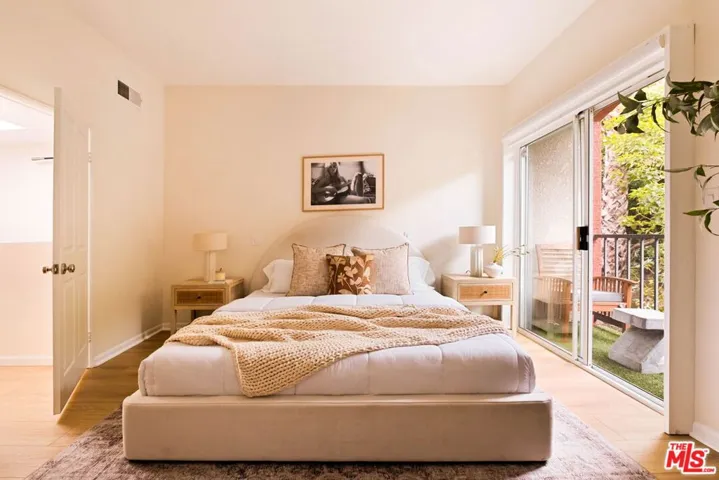 1957 N Bronson Avenue 117, Los Angeles, California 90068