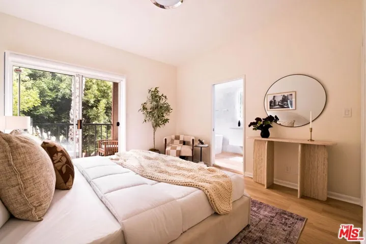 1957 N Bronson Avenue 117, Los Angeles, California 90068