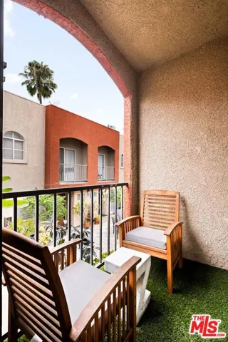 1957 N Bronson Avenue 117, Los Angeles, California 90068