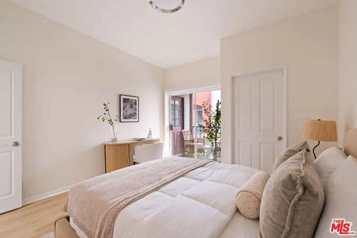 1957 N Bronson Avenue 117, Los Angeles, California 90068