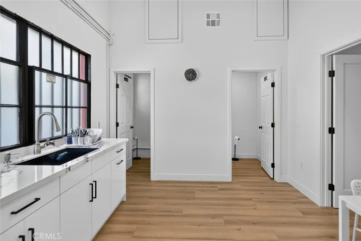 1114 W Magnolia Boulevard, Burbank, California 91506
