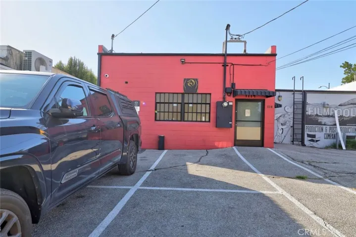 1114 W Magnolia Boulevard, Burbank, California 91506