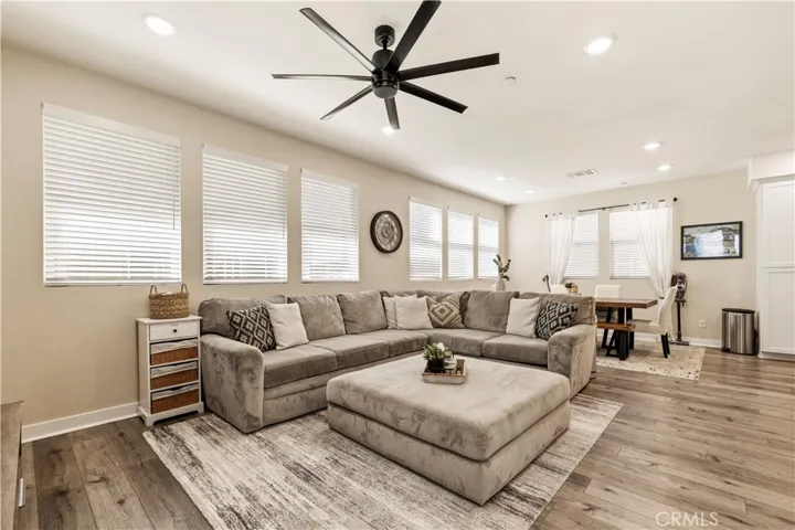 12827 Watt Lane E, Sylmar, California 91342