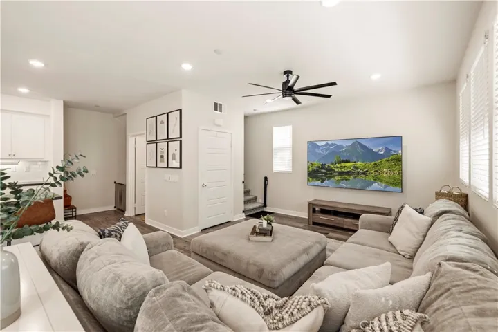 12827 Watt Lane E, Sylmar, California 91342