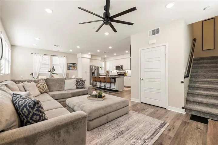 12827 Watt Lane E, Sylmar, California 91342