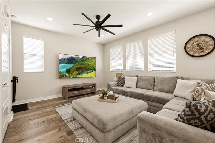 12827 Watt Lane E, Sylmar, California 91342