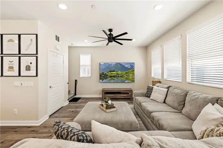 12827 Watt Lane E, Sylmar, California 91342