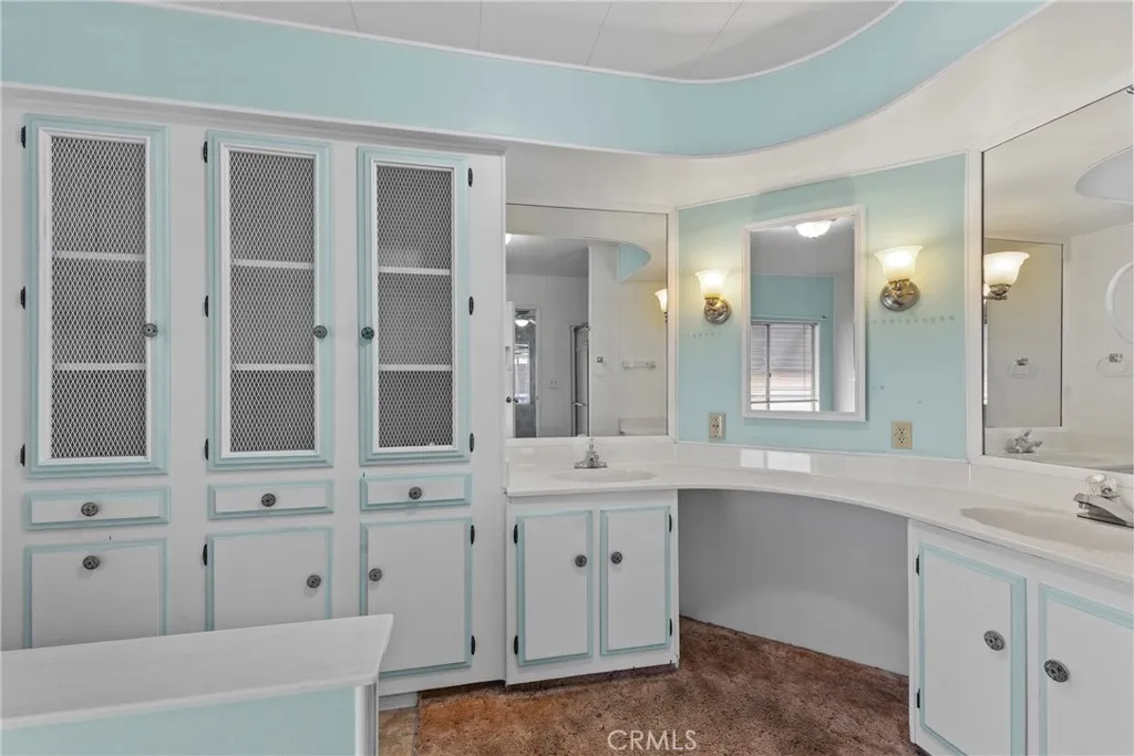 Dual Vanity