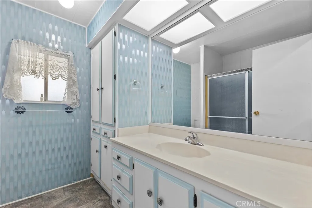 2nd bathroom