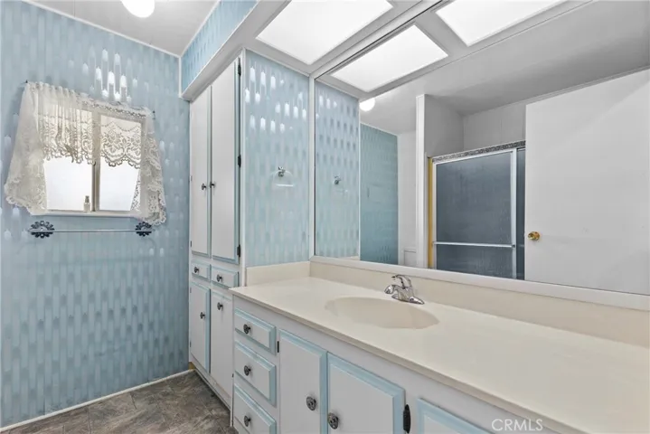 2nd bathroom