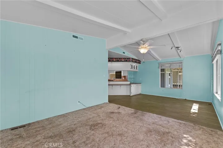 Sitting room/ family room