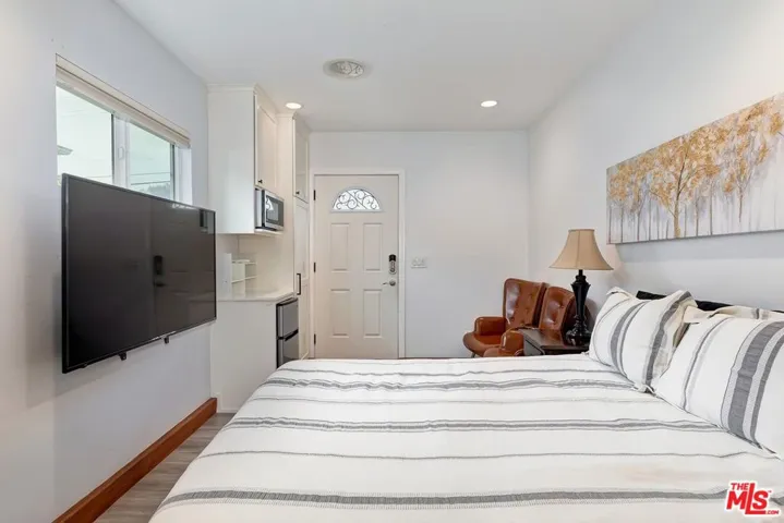 11305 Segrell Way, Culver City, California 90230