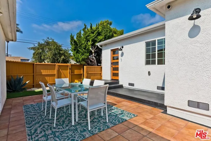 11305 Segrell Way, Culver City, California 90230