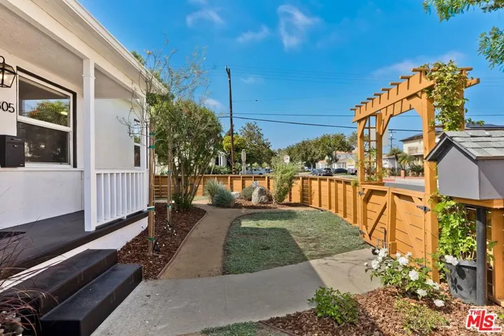 11305 Segrell Way, Culver City, California 90230