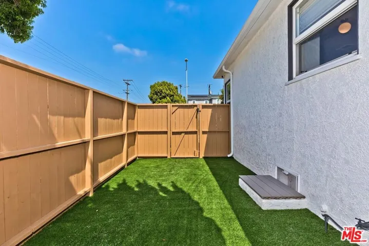 11305 Segrell Way, Culver City, California 90230