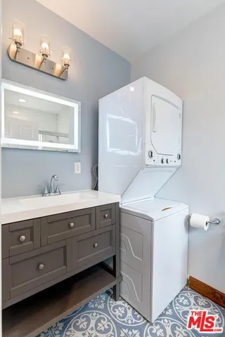 11305 Segrell Way, Culver City, California 90230