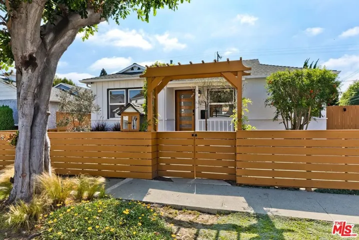 11305 Segrell Way, Culver City, California 90230