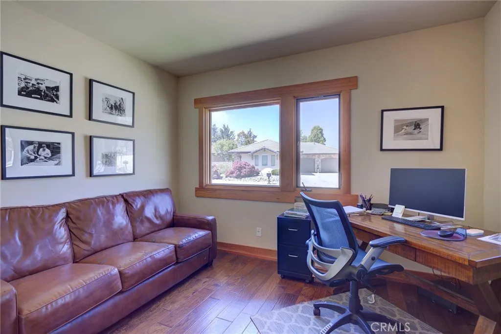 Ground floor office suite or 5th bedroom options