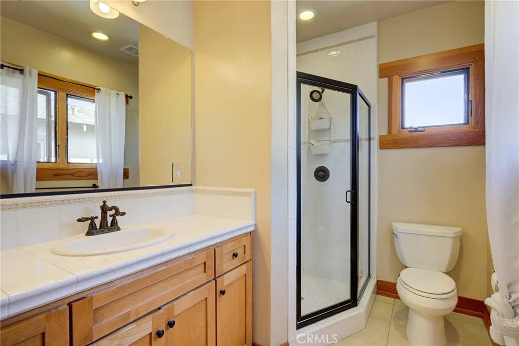 Bedroom one en suite bathroom