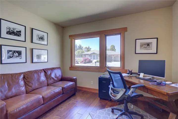 Ground floor office suite or 5th bedroom options