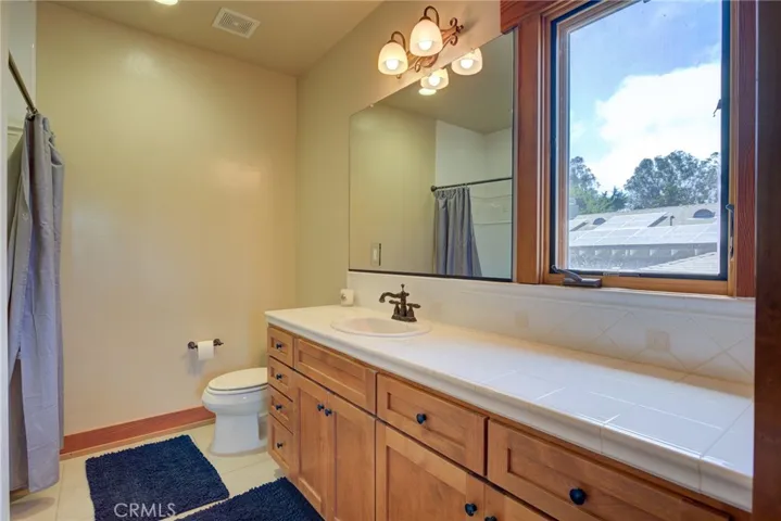 Bedroom two en suite bathroom