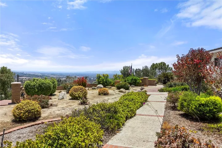 10311 Ladera Senda, North Tustin, California 92705