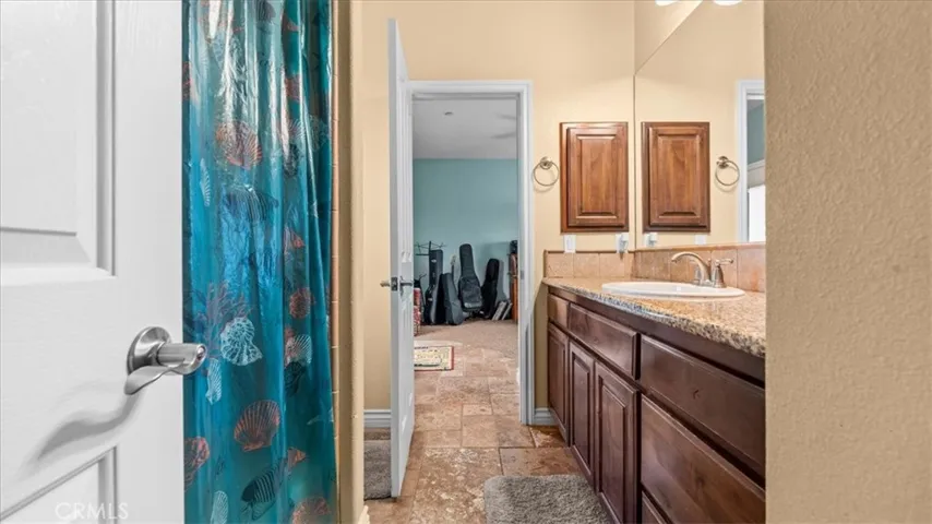 10271 Clover, Hesperia, California 92344