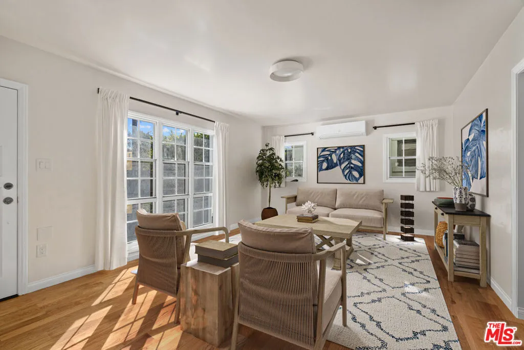 819 S Crestmoore Place, Venice, California 90291 — photo 4