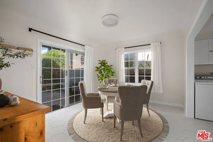 819 S Crestmoore Place, Venice, California 90291
