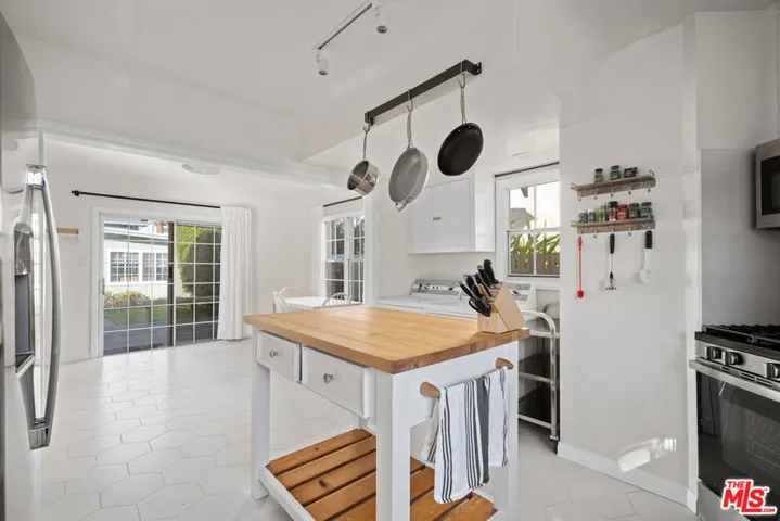 819 S Crestmoore Place, Venice, California 90291
