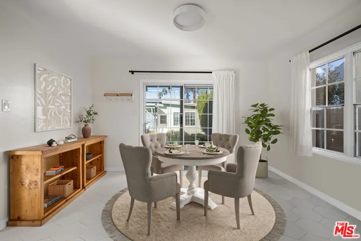 819 S Crestmoore Place, Venice, California 90291