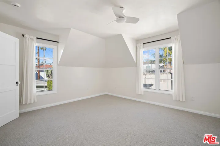 819 S Crestmoore Place, Venice, California 90291