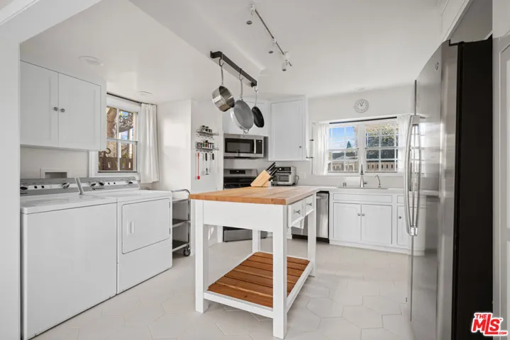 819 S Crestmoore Place, Venice, California 90291