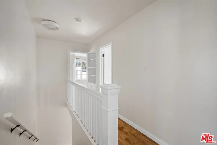819 S Crestmoore Place, Venice, California 90291