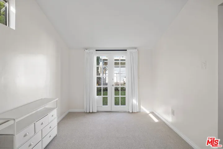 819 S Crestmoore Place, Venice, California 90291