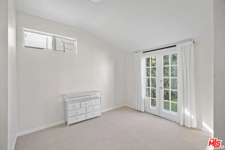 819 S Crestmoore Place, Venice, California 90291
