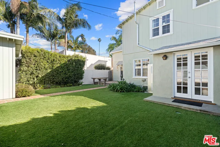 819 S Crestmoore Place, Venice, California 90291