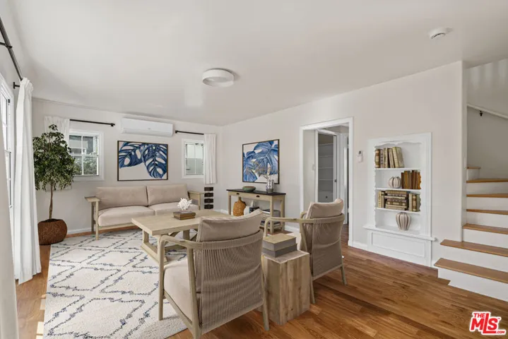 819 S Crestmoore Place, Venice, California 90291