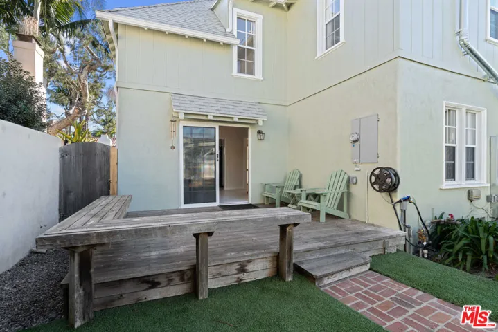 819 S Crestmoore Place, Venice, California 90291