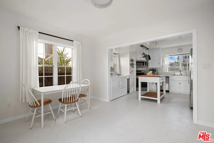 819 S Crestmoore Place, Venice, California 90291
