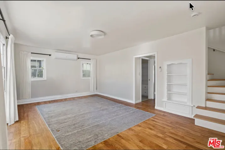 819 S Crestmoore Place, Venice, California 90291