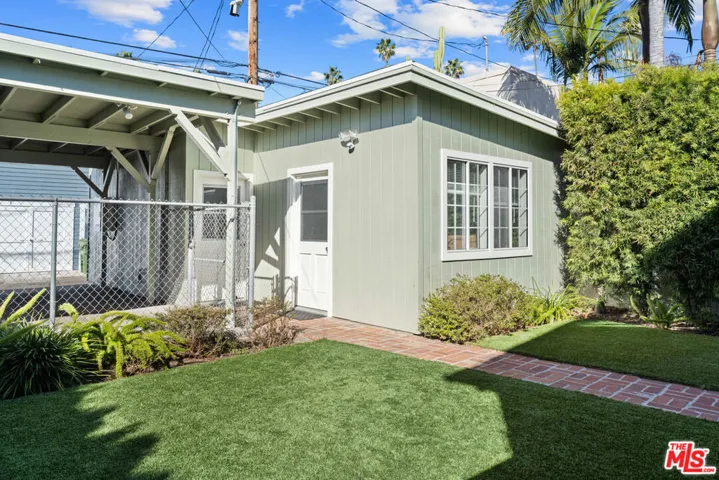 819 S Crestmoore Place, Venice, California 90291