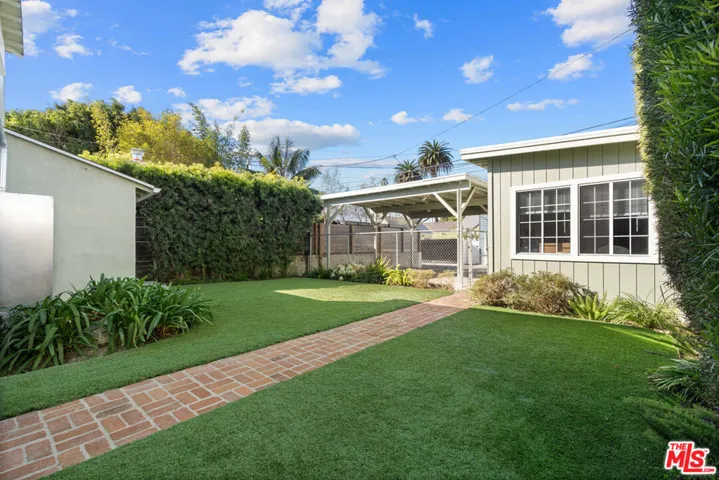 819 S Crestmoore Place, Venice, California 90291