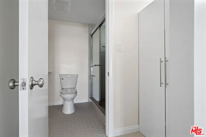 819 S Crestmoore Place, Venice, California 90291